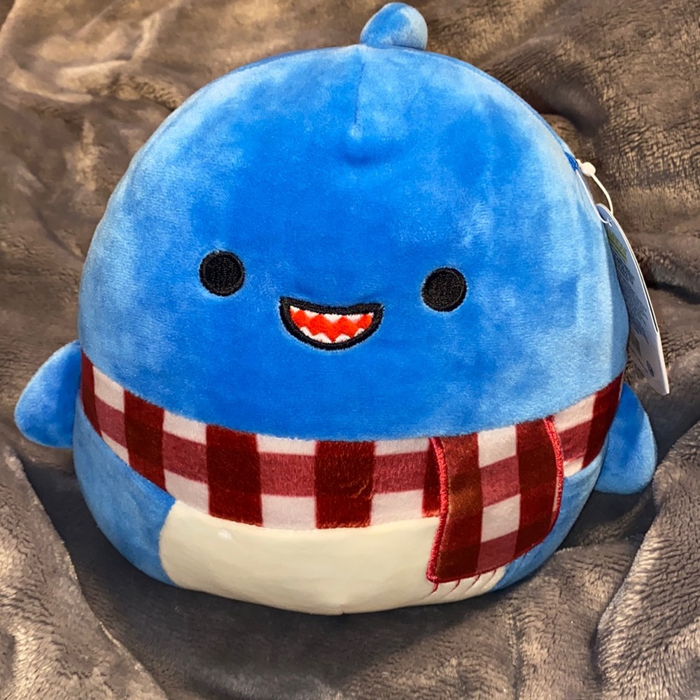 Rey (The Shark) 8” Squishmallow.
